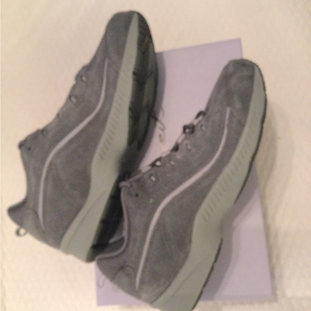 Easy Spirit Romy walking shoe